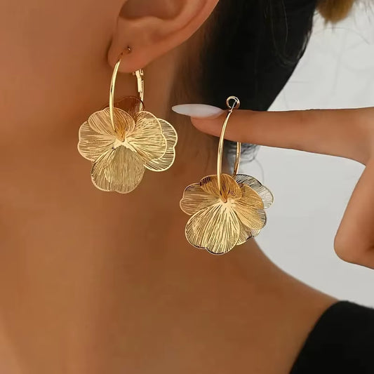Exaggerate Gold Color Hollow Flower Hoop Earrings for Women Vintage Metal Big Petal Personality Earrings Daily Wear Jewelry